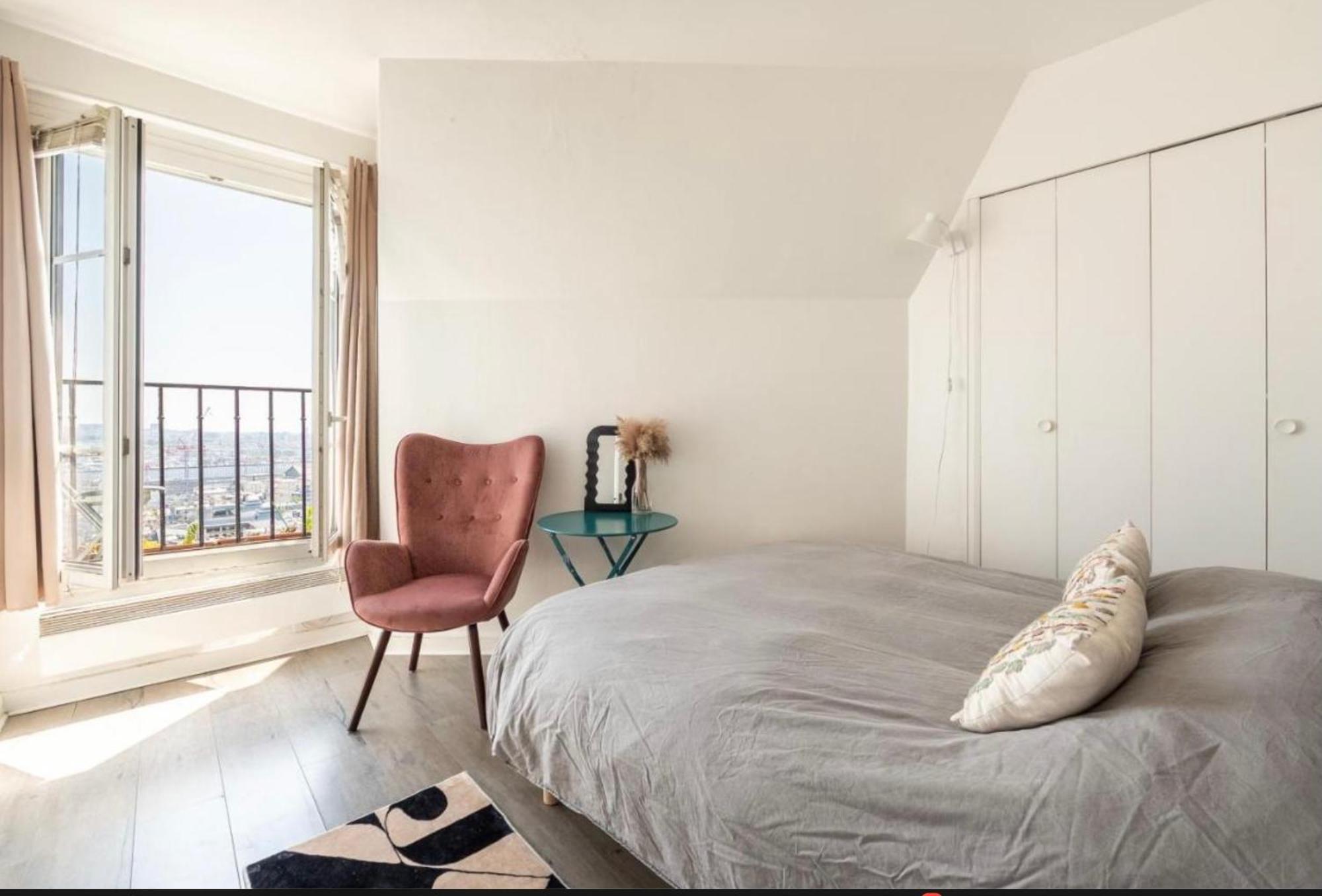 In Front Of Sacre Coeur - 2 Bedrooms In Last Floor Parijs