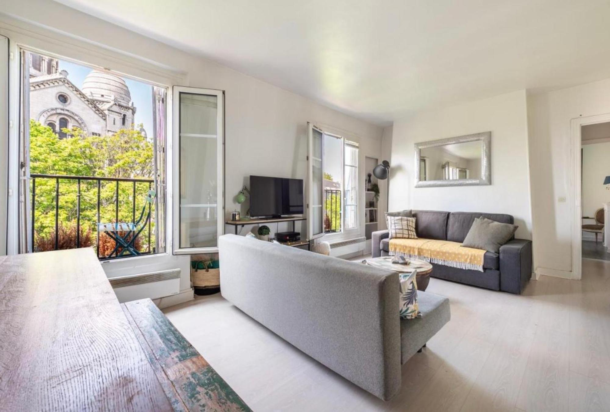 In Front Of Sacre Coeur - 2 Bedrooms In Last Floor * Parijs