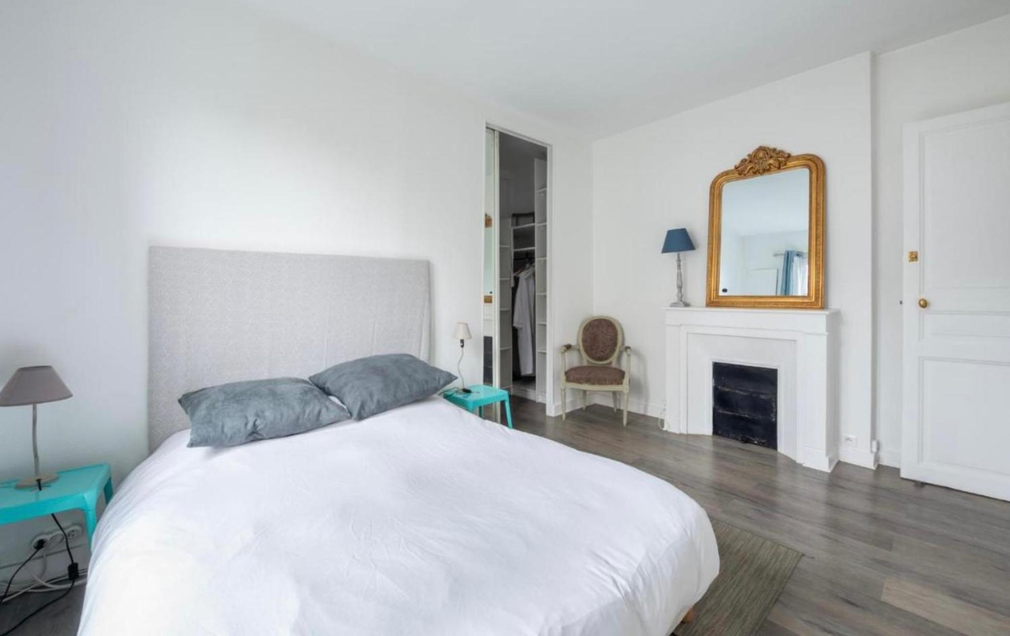 In Front Of Sacre Coeur - 2 Bedrooms In Last Floor * Parijs